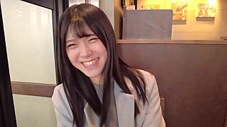 부드러운 미녀 뜨거운 세션에서 야한 토이 타기 즐겨