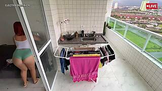 Bu hizmetçiyi tuttum, Latina götü beni deli ediyor!