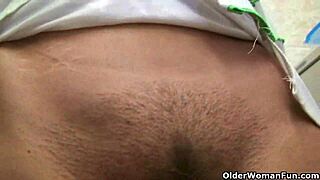 Βίντεο αυνανισμού σπιτικού της μαμάς με έντονη δράση