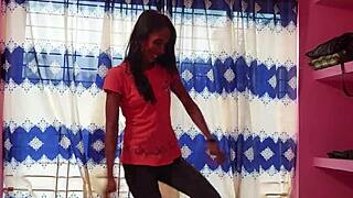 हनीफ और पोपी खातुन वाइल्ड बंगाली सेक्स सेशन के बाद स्टेमी डांस शेयर करते हैं। उनकी हॉट यंग केमिस्ट्री स्क्रीन को इग्नाइट करती है!