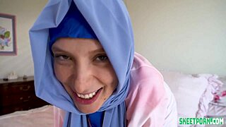 La Ragazza Orientale Izzy Lush Riesce a Rompere Tutte le Regole?