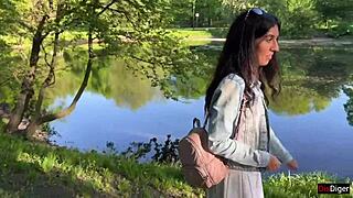 Freundin schreit bei Spielzeug-gesteuerten Orgasmen im öffentlichen Park! Ich dominiere ihre Lust!