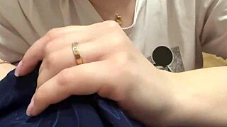 ทนได้ไหมกับนวดควยผ่านกางเกงใน? มันทรมานสุดๆ!