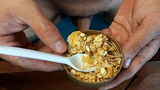 음식에 사정해서 액체 점심 페티시