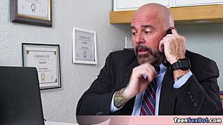 Hé, vékony Allie Addison hosszú lábai szabad használatos baszásban a szomszéddal! 🔥