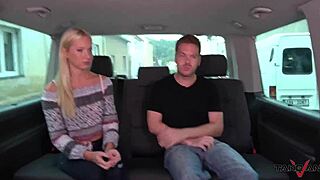 Blondine Fucker Fremmed for Løfte om Nye Sko