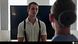 Non ci credo, questo fotografo ha fermato il tempo per scopare la calda donna d'affari Tiffany Tatum. La sua fica stretta pelosa urlava per il creampie!