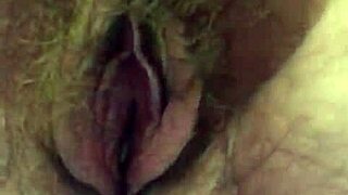 Tysk mormor fångad utan trosor i avslöjande upskirt-ögonblick