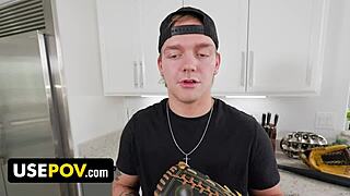 היי בן חורג, רוצה להפתיע אם חורגת עם זין יום הולדת?