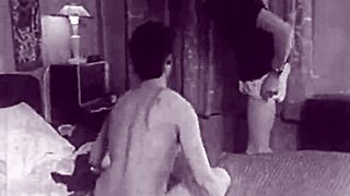 Não consigo parar de espiar sua beleza vintage peluda todos os dias, é minha obsessão secreta que me deixa louco.