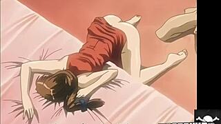 Cachonda imploră creampie în scenă fierbinte.