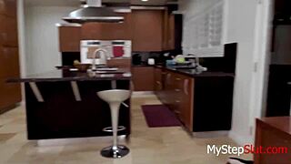 Loira implora por uma foda bruta