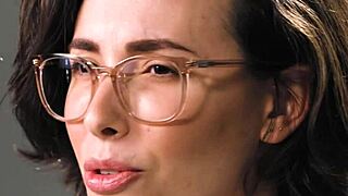 Casey Calverts leidenschaftlichen Solo-Orgasmus aus der Nähe anschauen