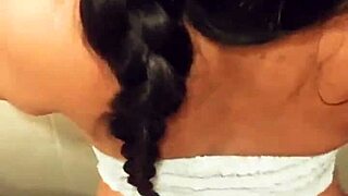 Sarah, pelacur Mansoura, dapat bontot dan tetek dikongkek keras oleh pekerja bufet di tempat kerja