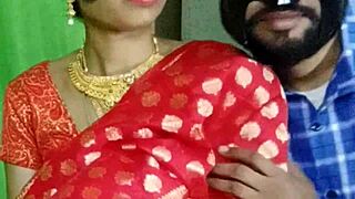 सेक्सी भाभी लाल साड़ी में हार्ड फकिंग के दौरान मॉन्स करती है