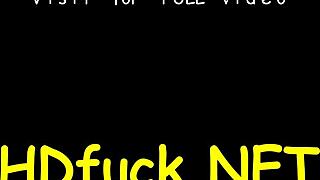 Pen russisk jente føler intens nytelse fra hardcore banging i hver stilling