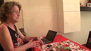 Fan, italiensk hora farmor blir hårt knullad av ung 18+ kille!