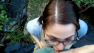 Vau, javni pušeraj tokom šetnje u šumi, tako rizično!