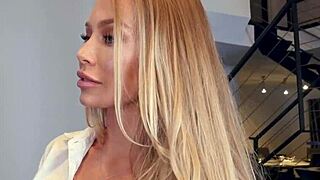 Hej Nicole Aniston, hoćeš da jašeš pastorkov ogromni kurac?