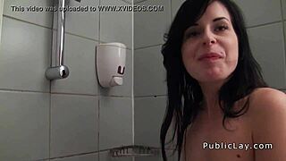 Cítil jsem se tak divoce, když jsem šukal amatérku veřejně za peníze uvnitř