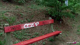 18-årig tysk teenager 18+ slank pige overtalt til blowjob på legeplads