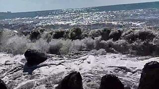 Sestra dobi seme na obraz in očala po divjem zabijanju