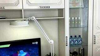 Sugarnadya karvoittaa pieratun kyrvän lähikuvassa todellisessa toiminnassa. Märät yksityiskohdat shokki!