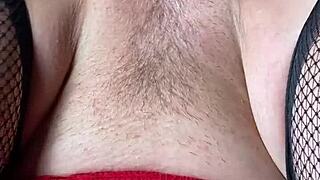 Macska-Nő Tejet Kap Közeli Baszással és Ondólövéssel Most!