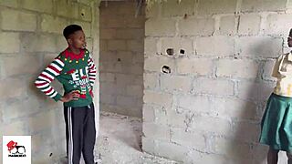 性感18+学生在灌木丛附近被偷偷观看手淫，在狂野动漫场景中