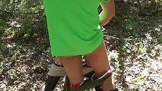 Jebote, grudiasta tetovirana zrela divlja sa analom napolju