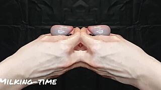 Oh mon dieu, j'ai traît un tireur de sperme violet fou... temps de traite !