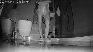 أشتهي نيك طيز بري مع أصدقاء زوجي، خيانة حقيقية في جنس منزلي.