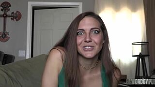 Ημιτελής μαμά Sadie Holmes διδάσκει στην Eden Sin πραγματικές δεξιότητες γαμήματος