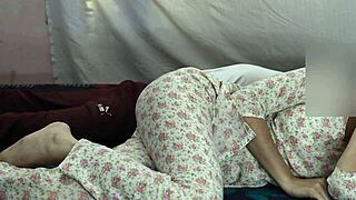 Hvem er klar til varm indisk familie sex i HD hindi porno