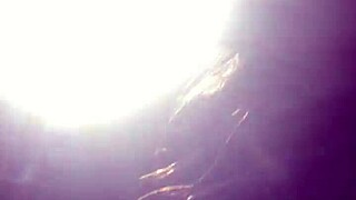 Lezbiyen en iyi arkadaş sertçe sik emiyor, öğürüyor ve tükürüyor dışarı araba başında.