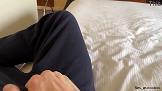 Hey, üvey anne, neden bu gece otel yatağını paylaşıyoruz?