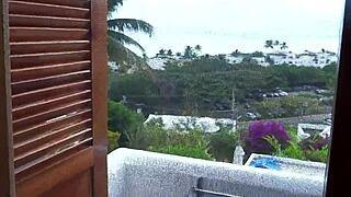 Volim da pokazujem svoju veliku dlakavu pičku pre i posle dobrog jebanja, hoćeš da probaš?