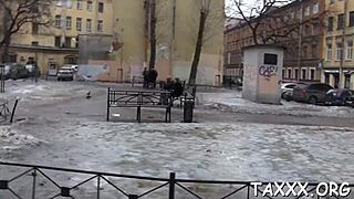 与刚满18+少女的原始现实性爱场景