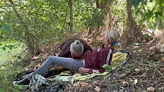 Hey, dağ bizi o kadar azdırdı ki İspanyol amatörler gibi köpek pozisyonunda deli gibi beceriyoruz