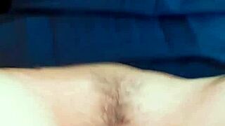 Pelajar Thai remaja 18+ dapat pepek ketatnya kongkek oleh kawan di rumah sementara ibu bapa pergi. Lubang basahnya menitis ketika dia pancut dalam