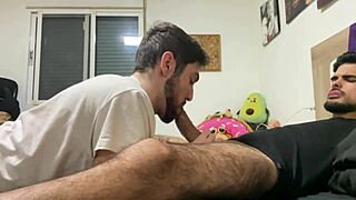 Pozval jsem svého hetero kamaráda, aby mi cucal a vyprázdnil mě