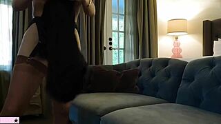 Conte classique d'hôtel de belle-mère et beau-fils qui se rapprochent