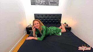 Julie Loira Safada realiza fantasia selvagem de grupo