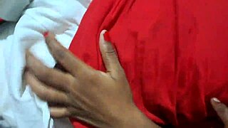 Подруга трахается жестко на улице в диком лесу