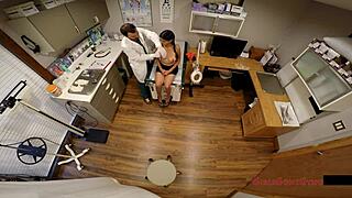 Obligatorisk ny studerende fysisk for blandet sødhed med små 18+ patter undersøgt af læge tampa - yesenia sparkles - tampa universitet fysisk del 1 af 7 - girlsgonegyno reup