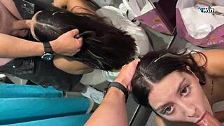 Já tentou uma fodida na cara dura no provador? Essa beleza de 24 anos revira os olhos durante gozada oral!