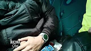 Guarda, la mia ragazza latina arrapata mi succhia su questo bus di Bogota!