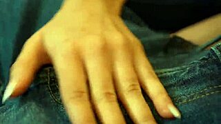 Guru panas Madi Laine hisap kontol anak tiri keras!