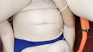 Wow! Latina babe føler kæmpe pik dybt med cremet afslutning!