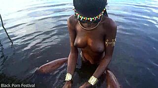 火辣瘦非洲村妹裸体走秀求狂野玩